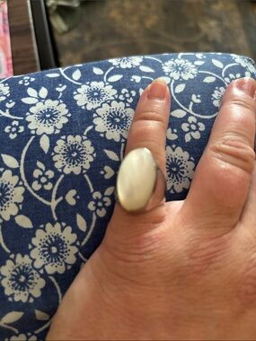 Elegant White Mother-of-Pearl Cabochon Silver Ring - Women Jewelry